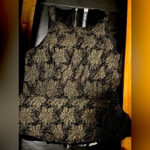 Lace party top medium zip back sleeveless metallic floral